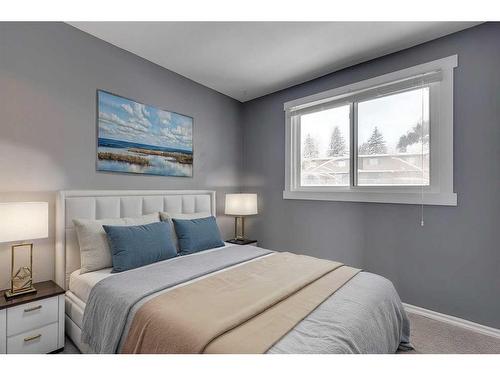 96-1055 72 Avenue Nw, Calgary, AB - Indoor Photo Showing Bedroom