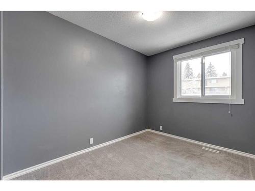 96-1055 72 Avenue Nw, Calgary, AB - Indoor Photo Showing Other Room