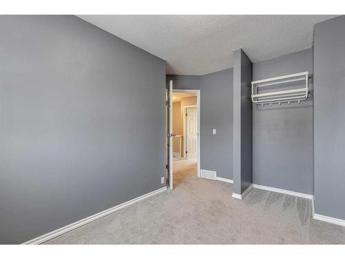 96-1055 72 Avenue Nw, Calgary, AB - Indoor Photo Showing Other Room