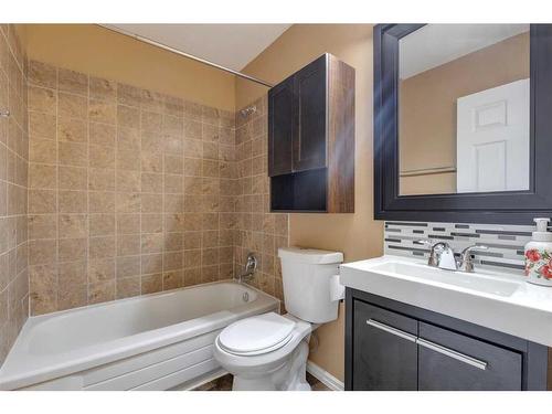 96-1055 72 Avenue Nw, Calgary, AB - Indoor Photo Showing Bathroom