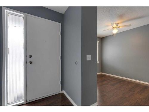 96-1055 72 Avenue Nw, Calgary, AB - Indoor Photo Showing Other Room