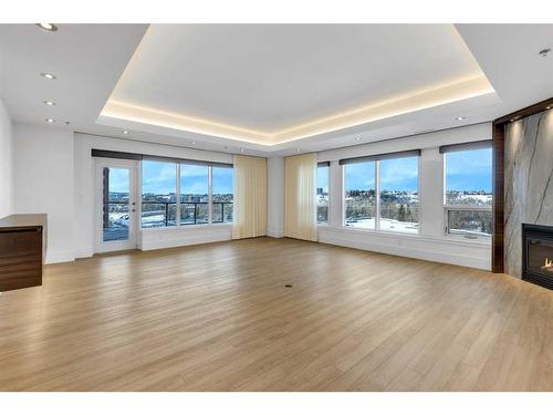 802-600 Princeton Way Sw, Calgary, AB - Indoor Photo Showing Living Room With Fireplace