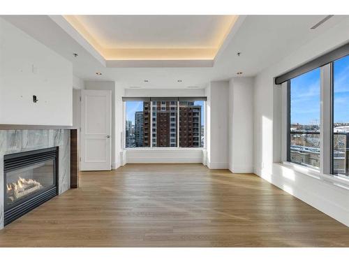 802-600 Princeton Way Sw, Calgary, AB - Indoor Photo Showing Living Room With Fireplace