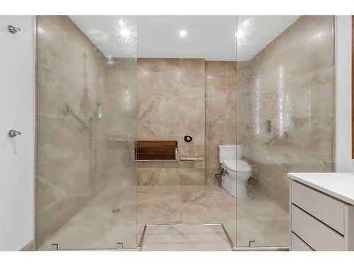 802-600 Princeton Way Sw, Calgary, AB - Indoor Photo Showing Bathroom