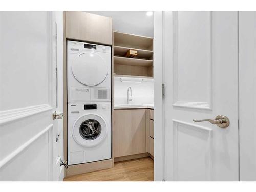 802-600 Princeton Way Sw, Calgary, AB - Indoor Photo Showing Laundry Room