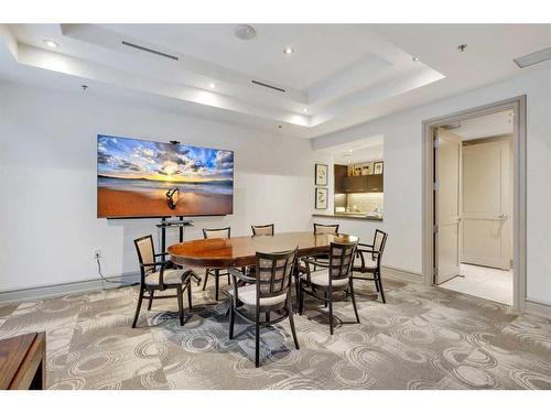 802-600 Princeton Way Sw, Calgary, AB - Indoor Photo Showing Dining Room