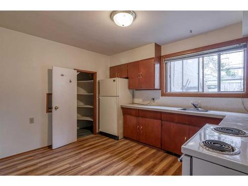 3603 2 Street Nw, Calgary, AB - Indoor Photo Showing Kitchen