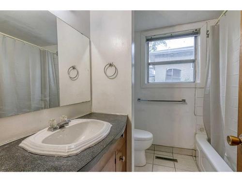 3603 2 Street Nw, Calgary, AB - Indoor Photo Showing Bathroom