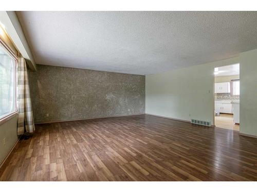 3603 2 Street Nw, Calgary, AB - Indoor Photo Showing Other Room