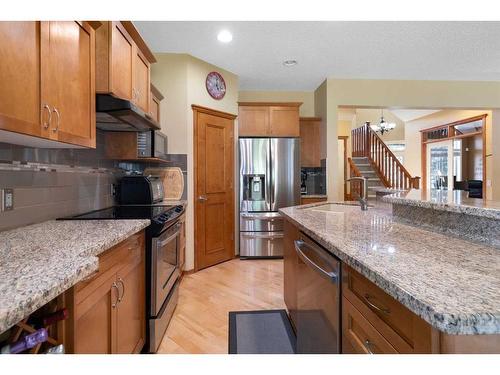 115 Chapala Drive Se, Calgary, AB - Indoor Photo Showing Kitchen