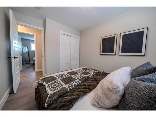 2111 Vista Crescent Ne, Calgary, AB - Indoor Photo Showing Bedroom