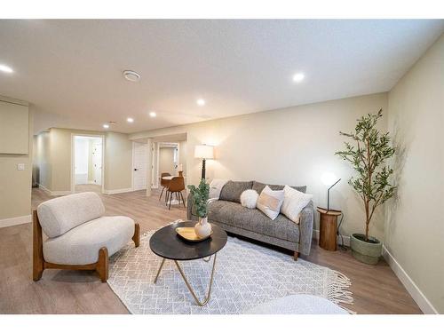 2111 Vista Crescent Ne, Calgary, AB - Indoor Photo Showing Living Room