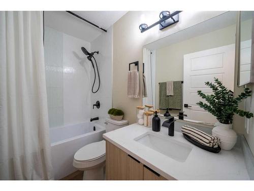 2111 Vista Crescent Ne, Calgary, AB - Indoor Photo Showing Bathroom