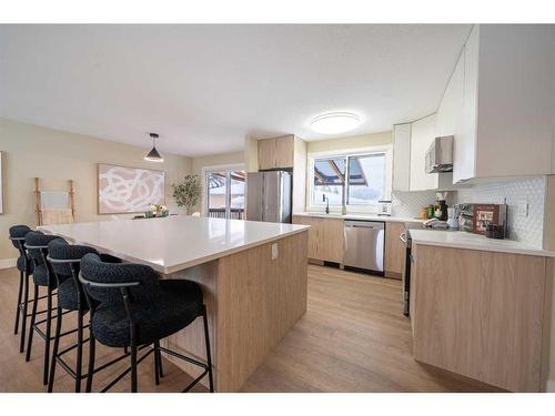 2111 Vista Crescent Ne, Calgary, AB - Indoor Photo Showing Kitchen