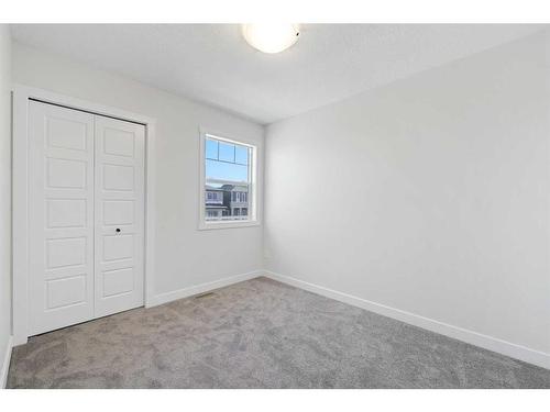 27 Versant View Sw, Calgary, AB - Indoor Photo Showing Other Room