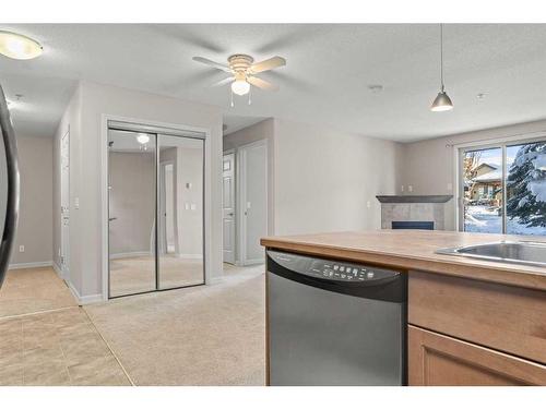 3103-92 Crystal Shores Road, Okotoks, AB - Indoor Photo Showing Kitchen