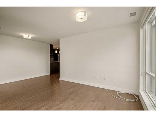 610-303 13 Avenue Sw, Calgary, AB - Indoor Photo Showing Other Room