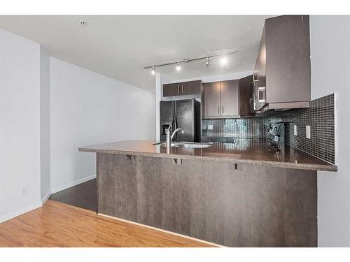 1810-210 15 Avenue Se, Calgary, AB - Indoor Photo Showing Kitchen