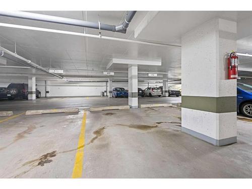 1810-210 15 Avenue Se, Calgary, AB - Indoor Photo Showing Garage