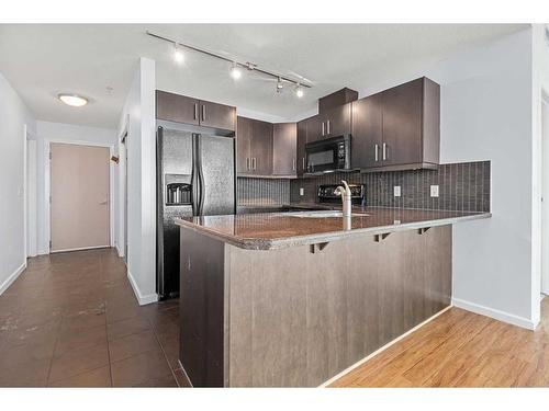 1810-210 15 Avenue Se, Calgary, AB - Indoor Photo Showing Kitchen With Upgraded Kitchen