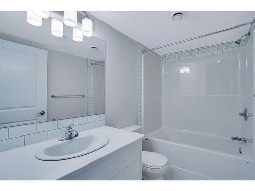 1139 Chinook Winds Circle Sw, Airdrie, AB - Indoor Photo Showing Bathroom