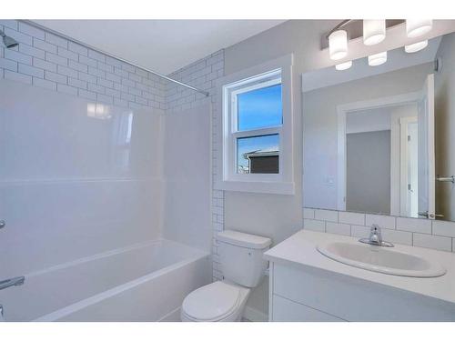 1139 Chinook Winds Circle Sw, Airdrie, AB - Indoor Photo Showing Bathroom