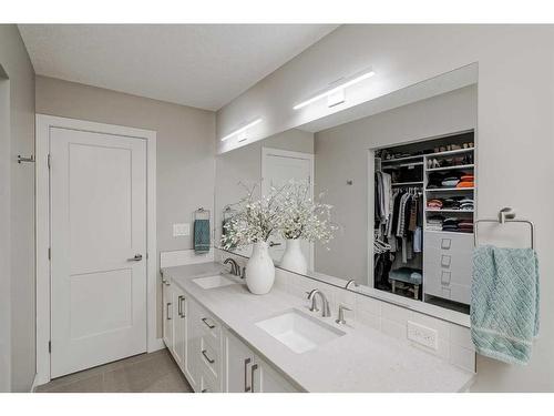 51 Quarry Common Se, Calgary, AB - Indoor Photo Showing Bathroom