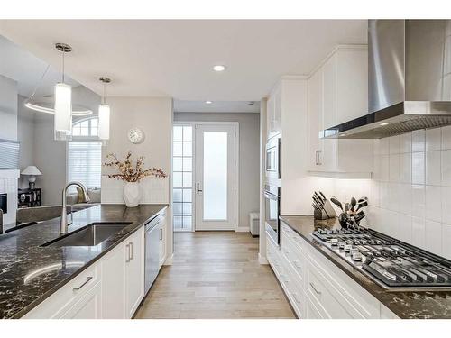 51 Quarry Common Se, Calgary, AB - Indoor Photo Showing Kitchen With Upgraded Kitchen