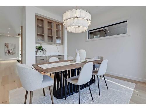 448 25 Avenue Ne, Calgary, AB - Indoor Photo Showing Dining Room