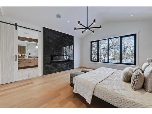 448 25 Avenue Ne, Calgary, AB - Indoor Photo Showing Bedroom