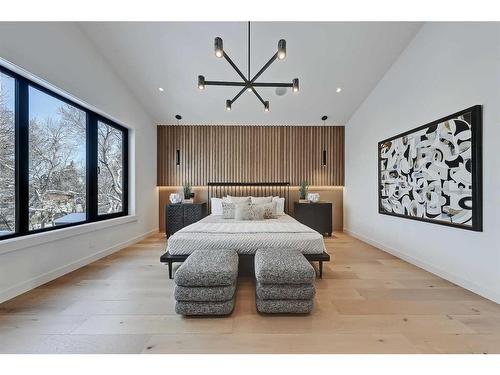 448 25 Avenue Ne, Calgary, AB - Indoor Photo Showing Bedroom