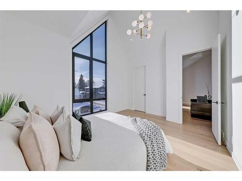 448 25 Avenue Ne, Calgary, AB - Indoor Photo Showing Bedroom