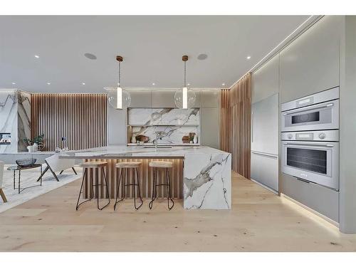 448 25 Avenue Ne, Calgary, AB - Indoor Photo Showing Kitchen