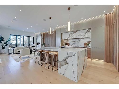 448 25 Avenue Ne, Calgary, AB - Indoor Photo Showing Kitchen