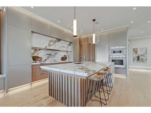 448 25 Avenue Ne, Calgary, AB - Indoor Photo Showing Kitchen