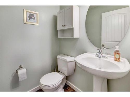 1227 Kings Heights Road Se, Airdrie, AB - Indoor Photo Showing Bathroom