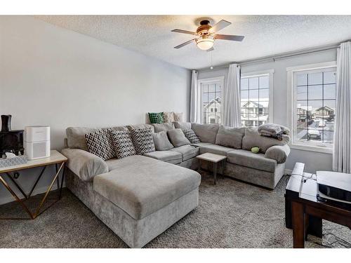 1227 Kings Heights Road Se, Airdrie, AB - Indoor Photo Showing Living Room