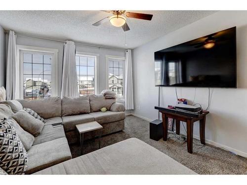 1227 Kings Heights Road Se, Airdrie, AB - Indoor Photo Showing Living Room