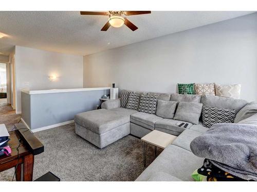 1227 Kings Heights Road Se, Airdrie, AB - Indoor Photo Showing Living Room