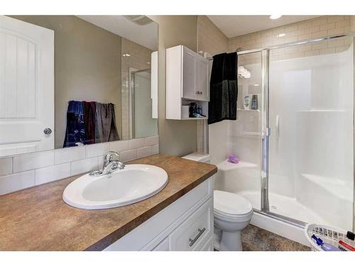 1227 Kings Heights Road Se, Airdrie, AB - Indoor Photo Showing Bathroom