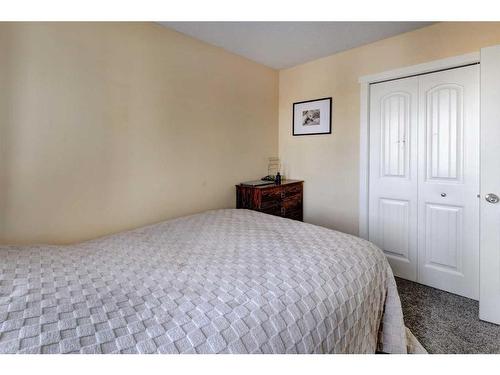 1227 Kings Heights Road Se, Airdrie, AB - Indoor Photo Showing Bedroom