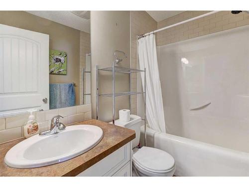 1227 Kings Heights Road Se, Airdrie, AB - Indoor Photo Showing Bathroom