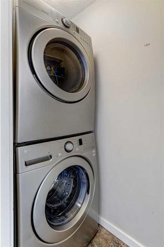 1227 Kings Heights Road Se, Airdrie, AB - Indoor Photo Showing Laundry Room