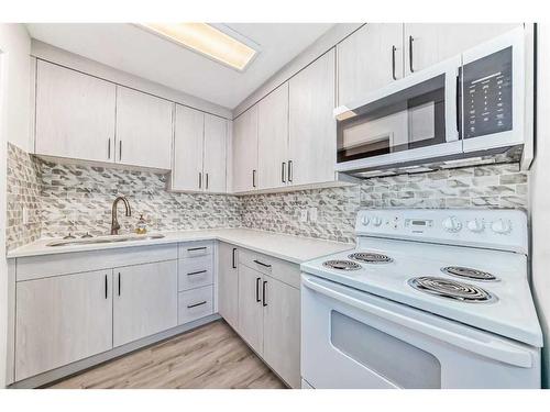 2004-3500 Varsity Drive Nw, Calgary, AB - Indoor Photo Showing Kitchen