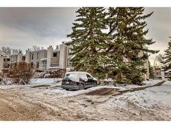 2004-3500 Varsity Drive NW Calgary, AB T2L 1Y3