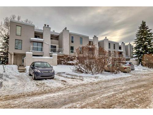 2004-3500 Varsity Drive Nw, Calgary, AB - Outdoor