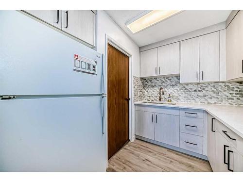 2004-3500 Varsity Drive Nw, Calgary, AB - Indoor Photo Showing Kitchen