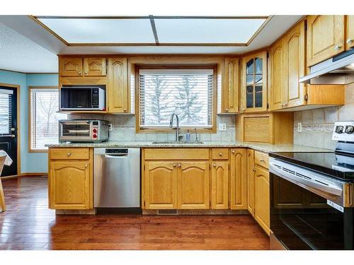 107 Hawkmount Close Nw, Calgary, AB - Indoor Photo Showing Kitchen