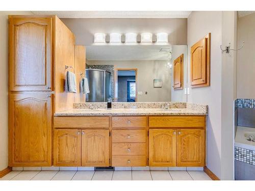 107 Hawkmount Close Nw, Calgary, AB - Indoor Photo Showing Bathroom