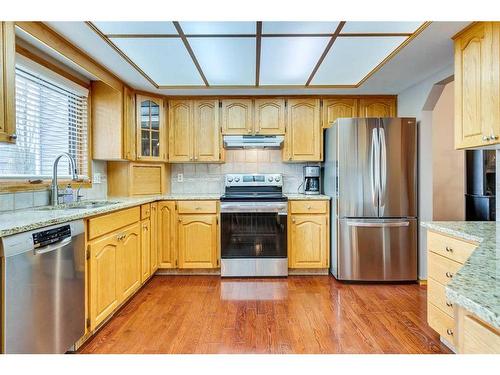 107 Hawkmount Close Nw, Calgary, AB - Indoor Photo Showing Kitchen